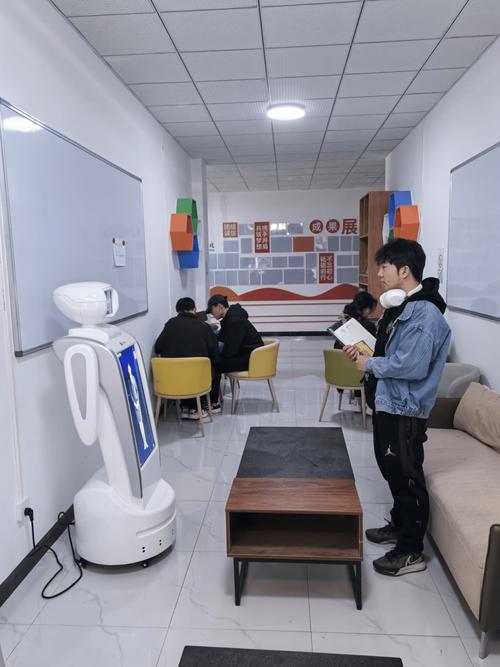 精准“把脉”找工作 服务“下沉”促就业——人力资源信息咨询服务的创新实践